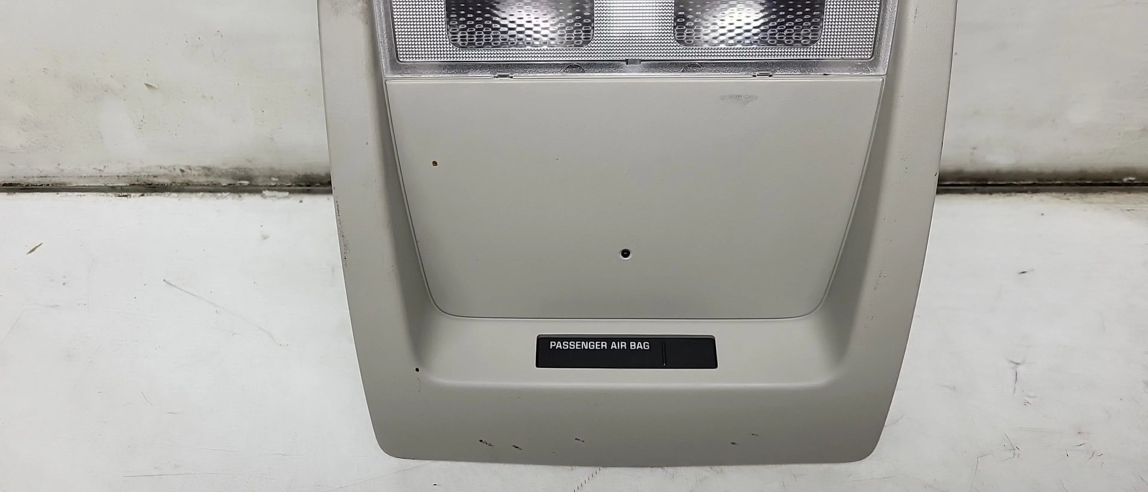 Pre-Owned Overhead with Sunroof Roof Console OEM 2007 GMC Yukon 07 Controls (Good)