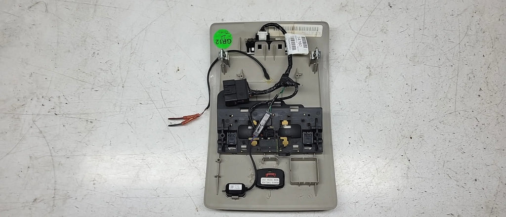 Pre-Owned Overhead with Sunroof Roof Console OEM 2007 GMC Yukon 07 Controls (Good)