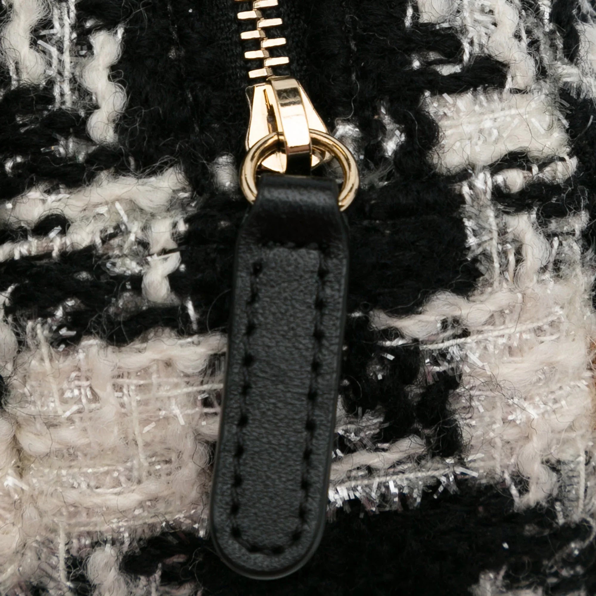 Unisex with 19 Pre-Owned Bag and Tweed Purse Clutch Fabric (Good) Round Black Chanel Coin Authenticated Crossbody Chain Lambskin