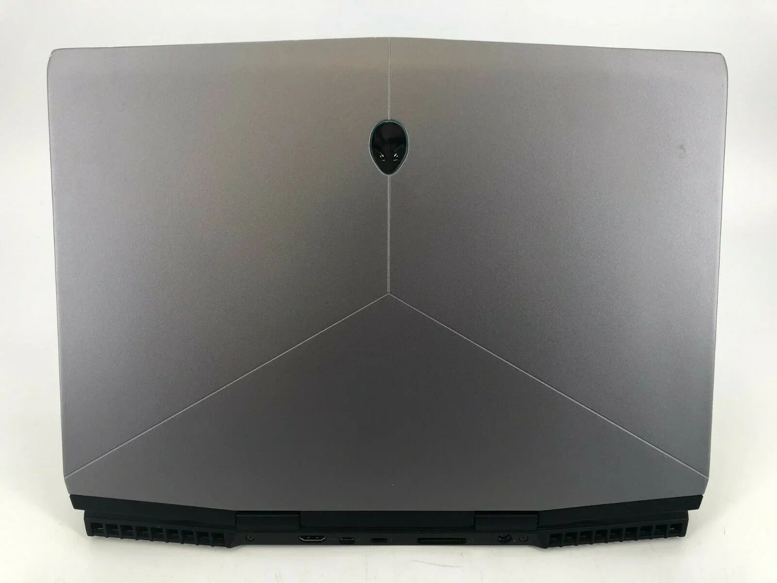 FHD 2070 15" - 1TB RTX SSD 8GB Max-Q Used Alienware 2.6GHz 32GB i7-9750H R1 143Hz m15