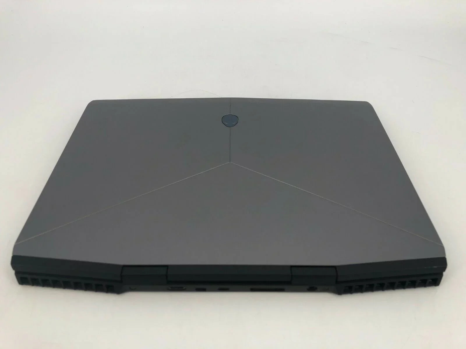 FHD 2070 15" - 1TB RTX SSD 8GB Max-Q Used Alienware 2.6GHz 32GB i7-9750H R1 143Hz m15
